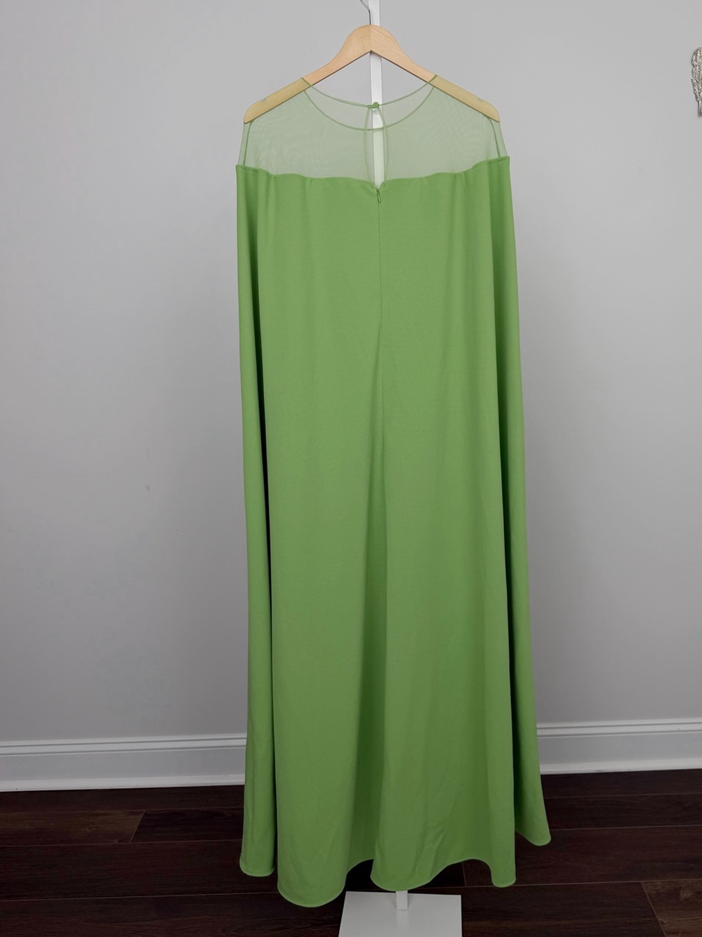 Tuckernuck Pistachio Estelle Cape Maxi Dress Size 8 - Picture 8 of 12